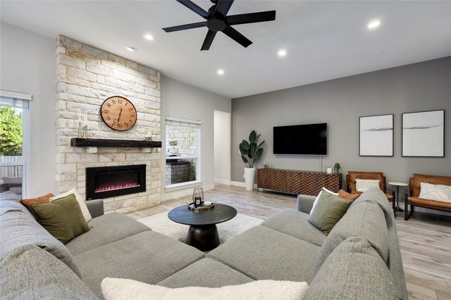 2111 American DR, Lago Vista, TX 78645