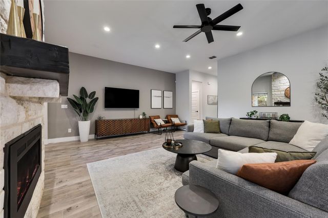 2111 American DR, Lago Vista, TX 78645