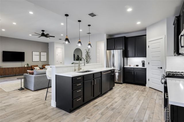 2111 American DR, Lago Vista, TX 78645