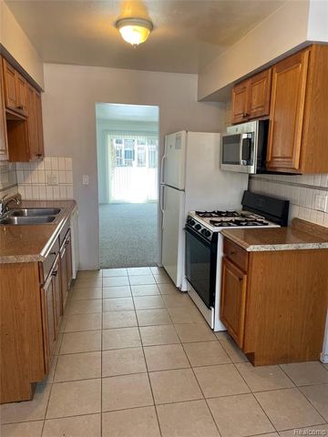 13958 Champagne Drive, Sterling Heights, MI 48312