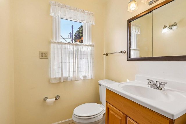 5555 N Mohawk AVENUE, Glendale, WI 53217