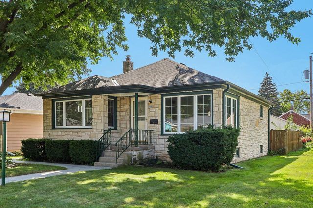 5555 N Mohawk AVENUE, Glendale, WI 53217