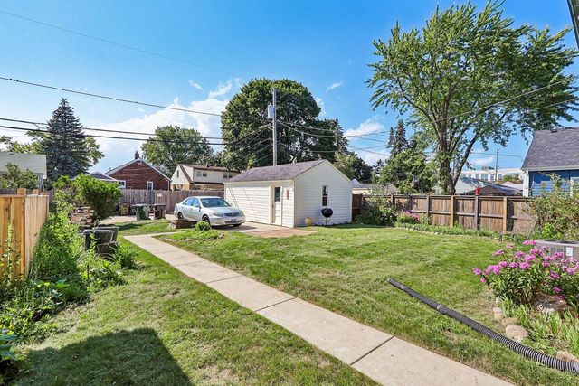 5555 N Mohawk AVENUE, Glendale, WI 53217