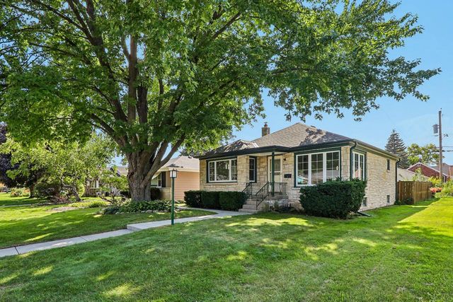 5555 N Mohawk AVENUE, Glendale, WI 53217