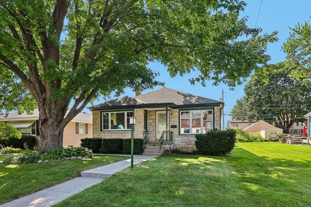 5555 N Mohawk AVENUE, Glendale, WI 53217