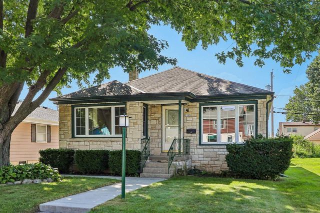 5555 N Mohawk AVENUE, Glendale, WI 53217