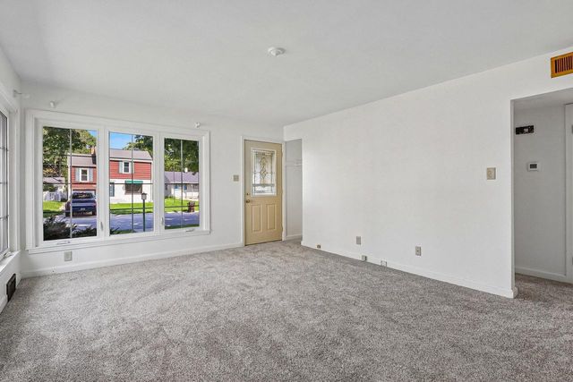 5555 N Mohawk AVENUE, Glendale, WI 53217