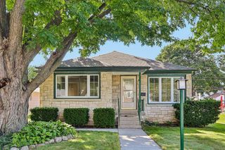 5555 N Mohawk AVENUE, Glendale, WI 53217