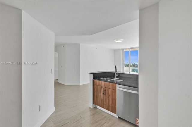 7900 Harbor Island Dr 711, North Bay Village, FL 33141