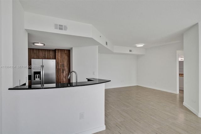 7900 Harbor Island Dr 711, North Bay Village, FL 33141