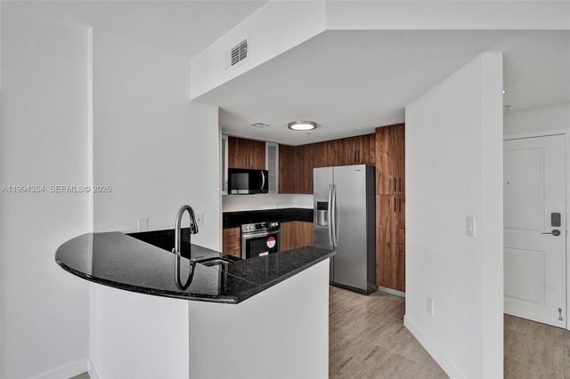 7900 Harbor Island Dr 711, North Bay Village, FL 33141