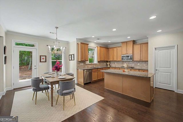 811 Ravenstone Way, Canton, GA 30115