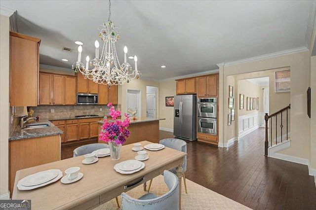 811 Ravenstone Way, Canton, GA 30115