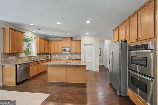 811 Ravenstone Way, Canton, GA 30115