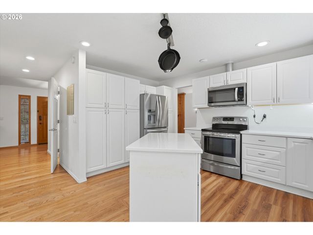 5099 WOODWINDS Ct, West Linn, OR 97068