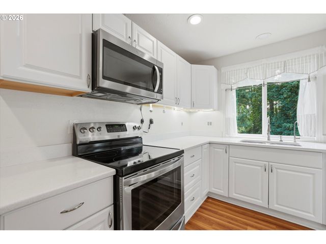5099 WOODWINDS Ct, West Linn, OR 97068
