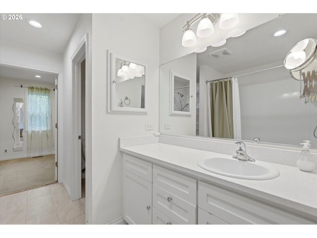 5099 WOODWINDS Ct, West Linn, OR 97068