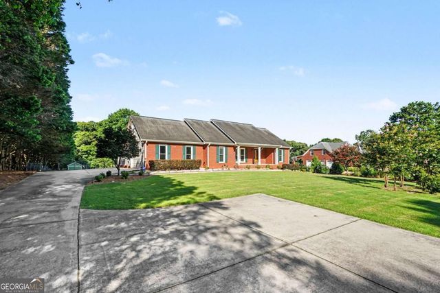 2822 Green Road, Loganville, GA 30052
