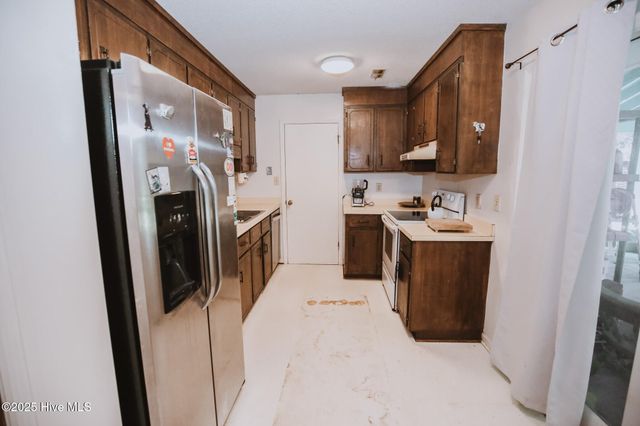 276 Goose Creek Road, Hubert, NC 28539