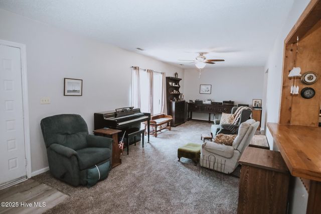 276 Goose Creek Road, Hubert, NC 28539