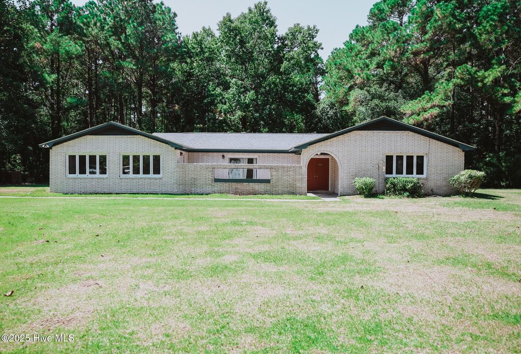 276 Goose Creek Road, Hubert, NC 28539