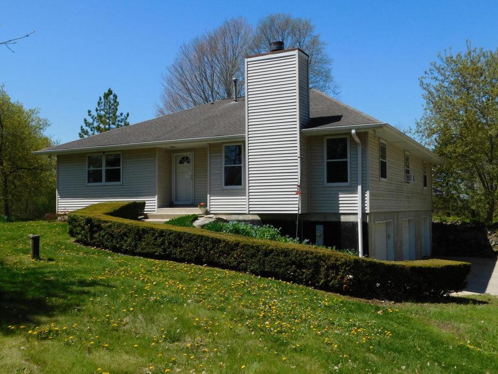 2131 Cold Springs ROAD, Saukville, WI 53080