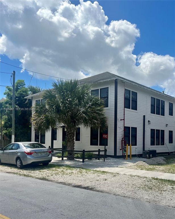 842 Himmarshee St 2, Fort Lauderdale, FL 33312