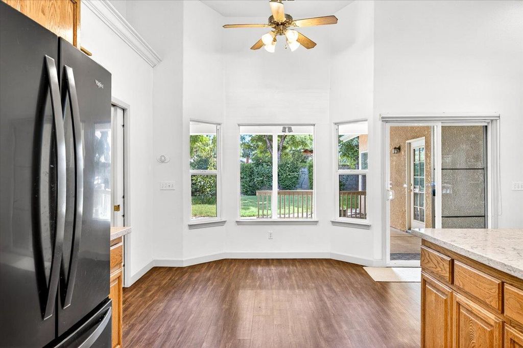 Image 22 of property listing at 1528 S Exeter Court, Visalia, CA 93292