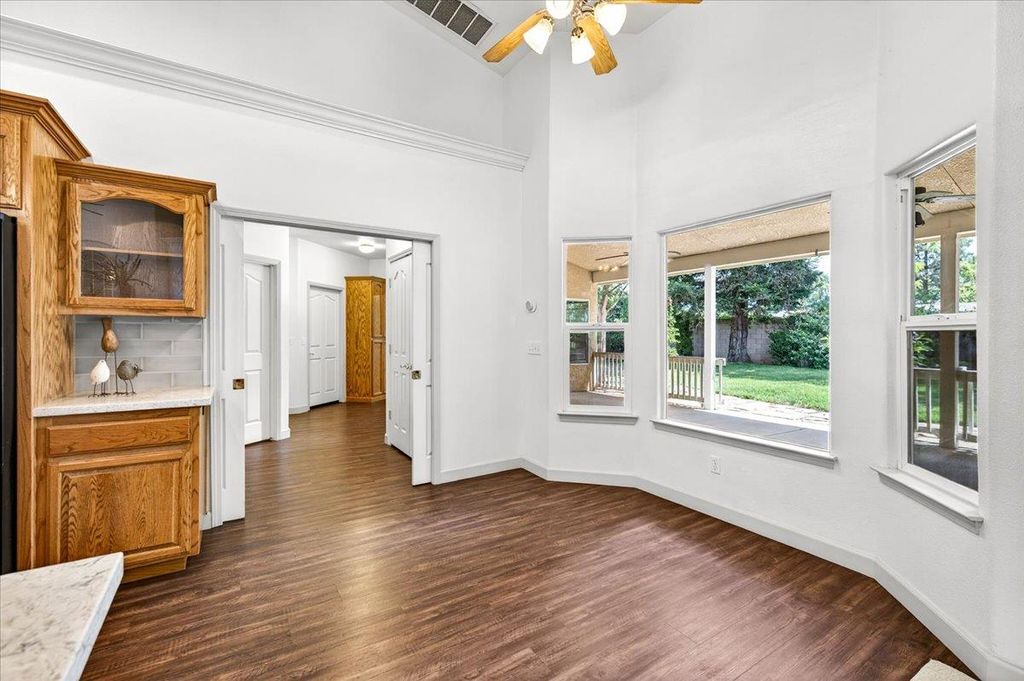 Image 23 of property listing at 1528 S Exeter Court, Visalia, CA 93292