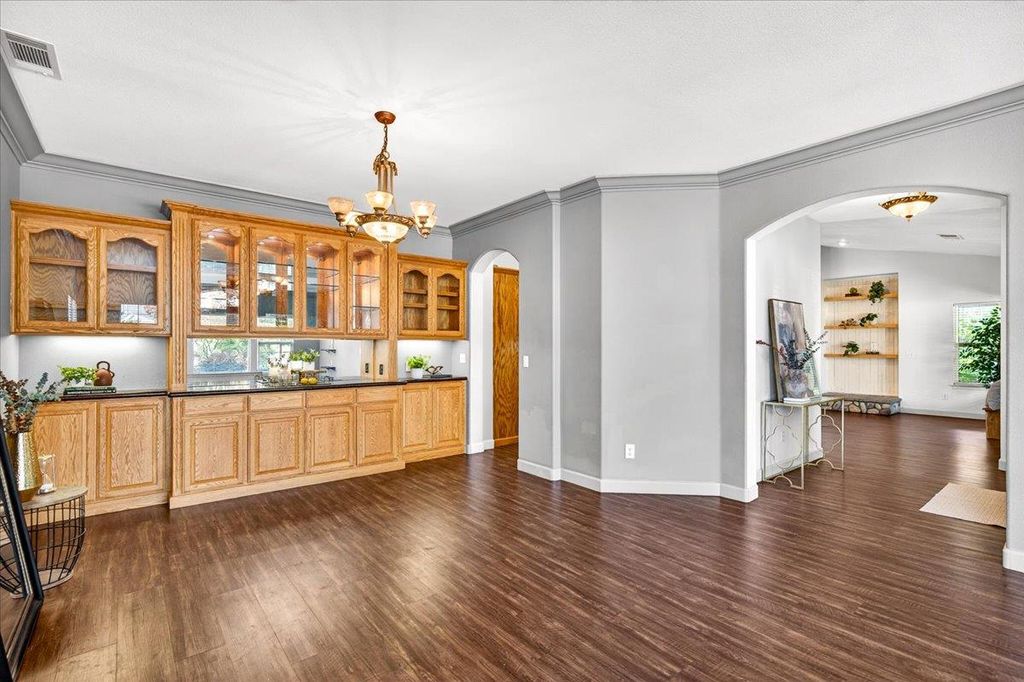 Image 27 of property listing at 1528 S Exeter Court, Visalia, CA 93292