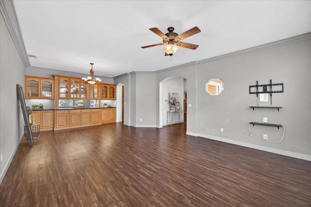 Image 29 of property listing at 1528 S Exeter Court, Visalia, CA 93292