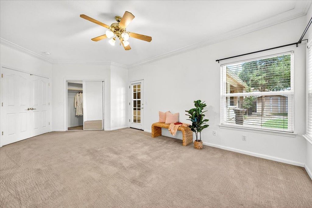 Image 32 of property listing at 1528 S Exeter Court, Visalia, CA 93292