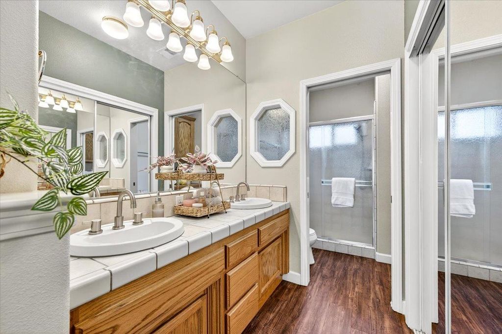 Image 4 of property listing at 1528 S Exeter Court, Visalia, CA 93292