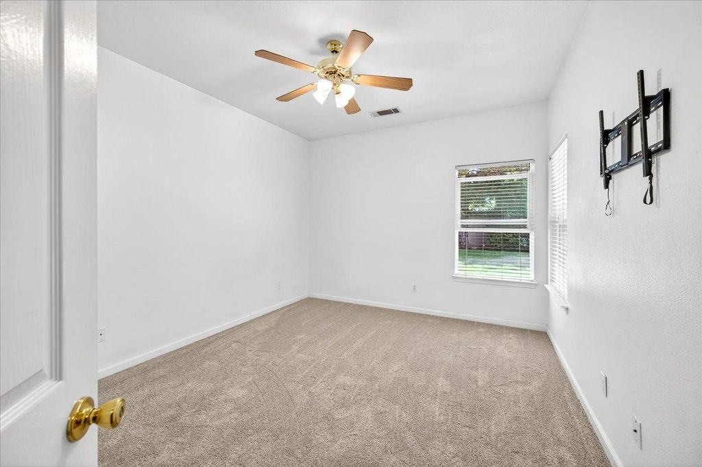 Image 47 of property listing at 1528 S Exeter Court, Visalia, CA 93292