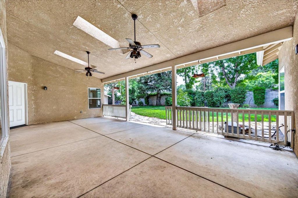 Image 50 of property listing at 1528 S Exeter Court, Visalia, CA 93292