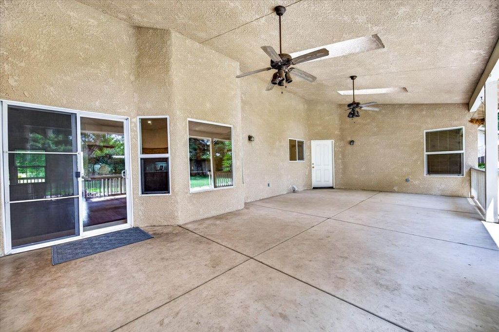 Image 52 of property listing at 1528 S Exeter Court, Visalia, CA 93292