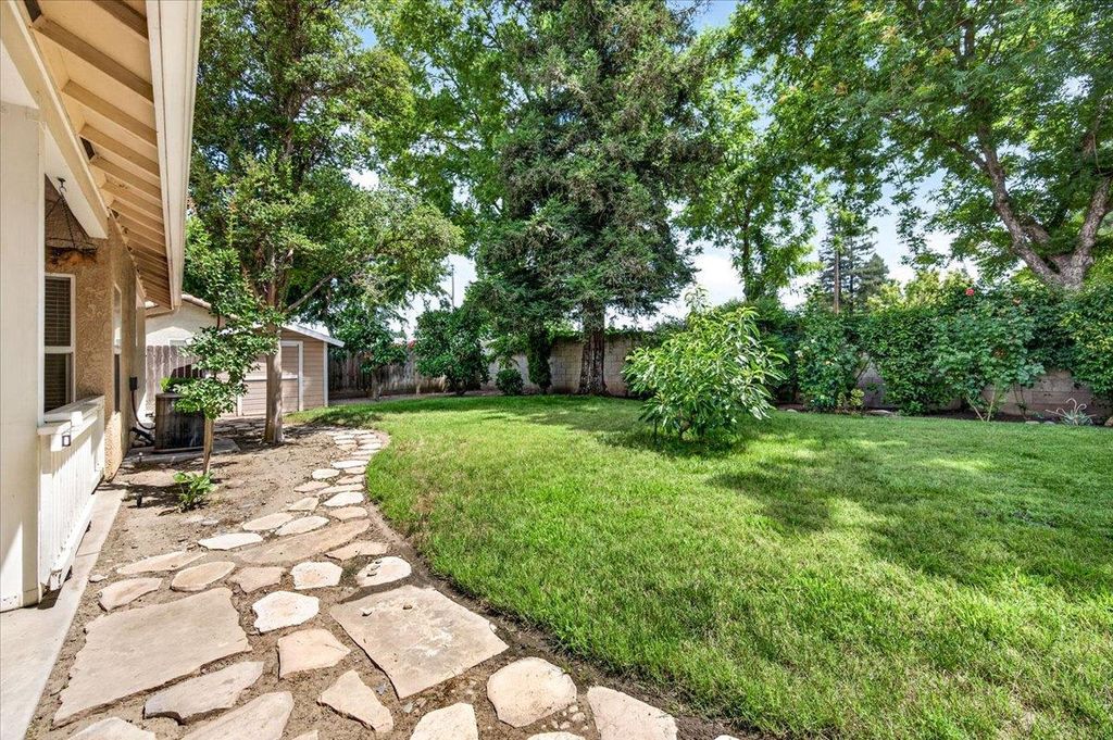 Image 55 of property listing at 1528 S Exeter Court, Visalia, CA 93292
