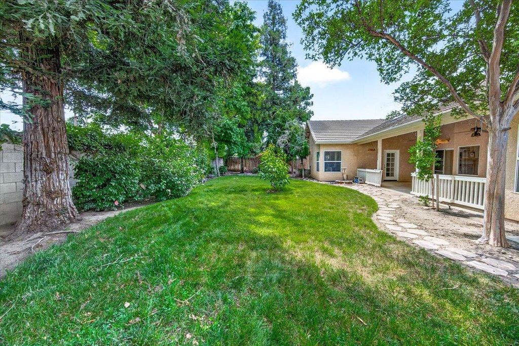 Image 56 of property listing at 1528 S Exeter Court, Visalia, CA 93292
