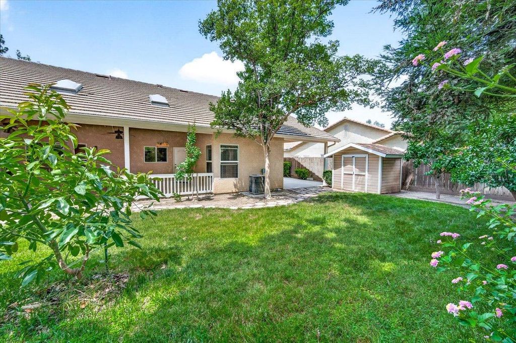 Image 57 of property listing at 1528 S Exeter Court, Visalia, CA 93292