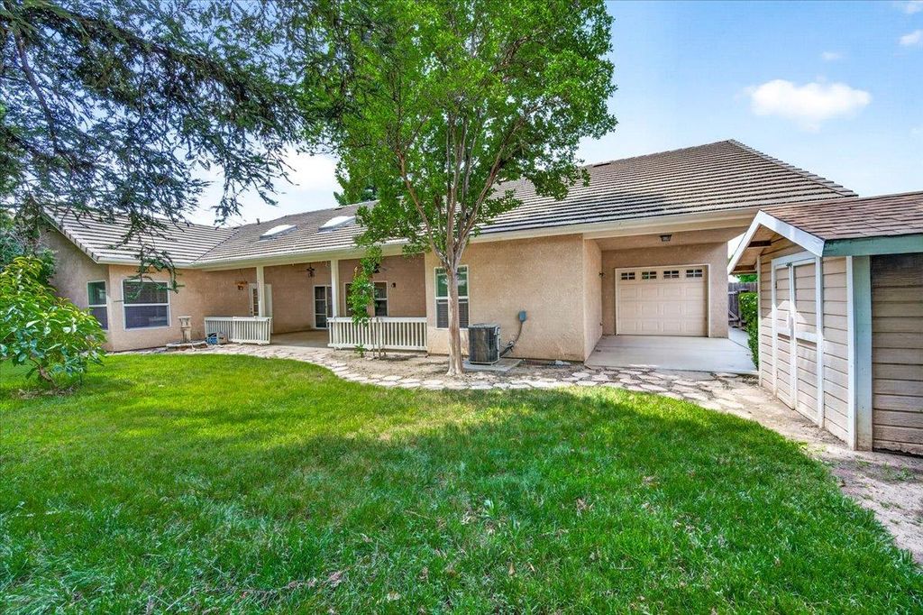 Image 58 of property listing at 1528 S Exeter Court, Visalia, CA 93292