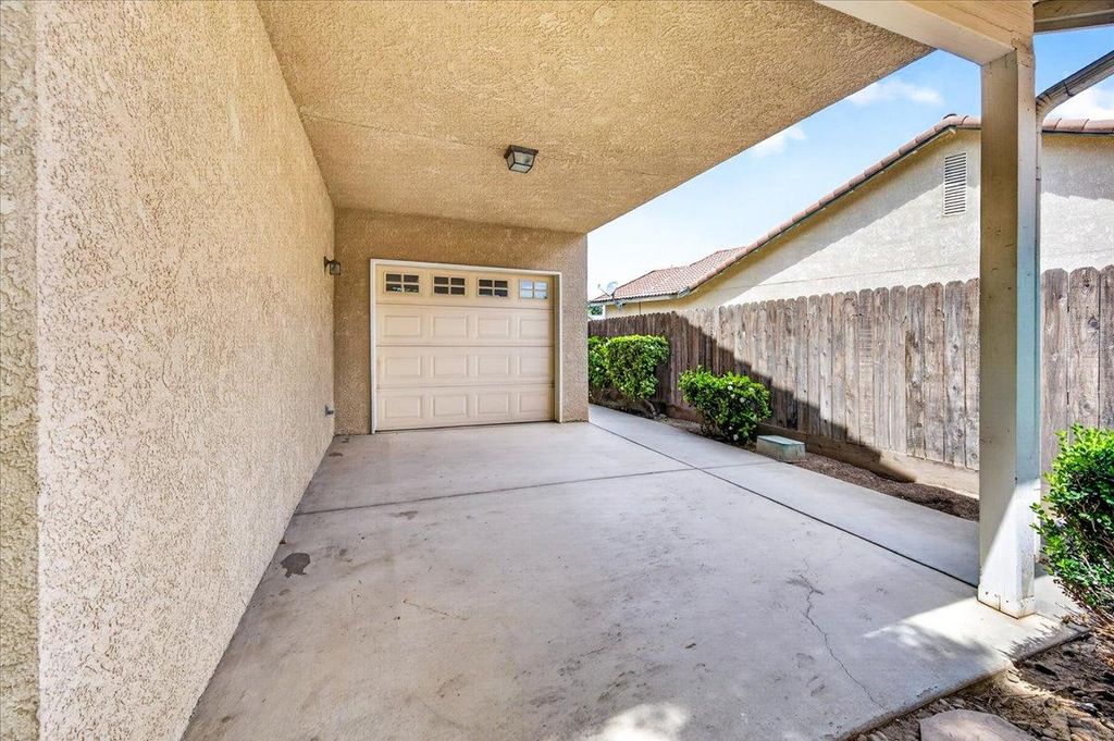 Image 59 of property listing at 1528 S Exeter Court, Visalia, CA 93292
