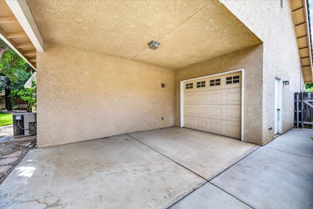 Image 60 of property listing at 1528 S Exeter Court, Visalia, CA 93292