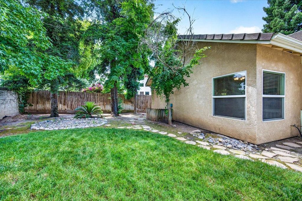Image 61 of property listing at 1528 S Exeter Court, Visalia, CA 93292