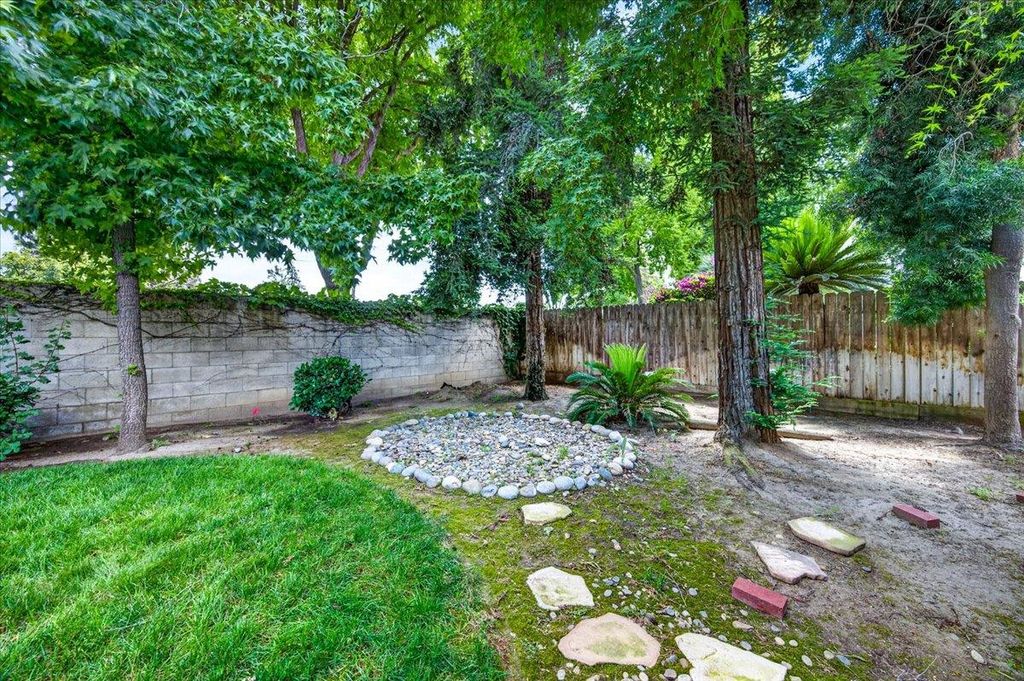 Image 62 of property listing at 1528 S Exeter Court, Visalia, CA 93292