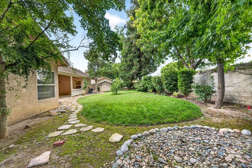 Image 63 of property listing at 1528 S Exeter Court, Visalia, CA 93292
