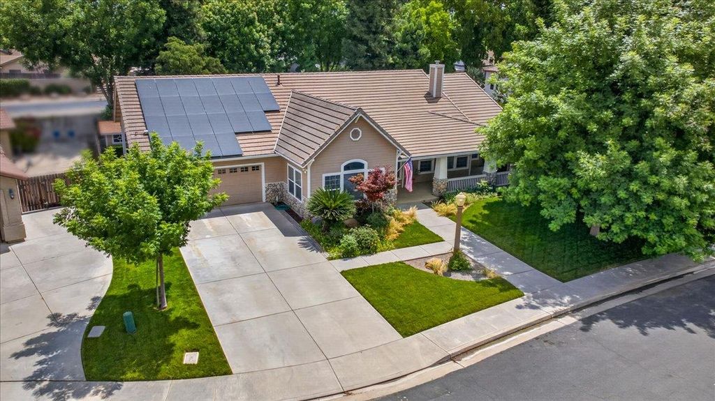 Image 64 of property listing at 1528 S Exeter Court, Visalia, CA 93292