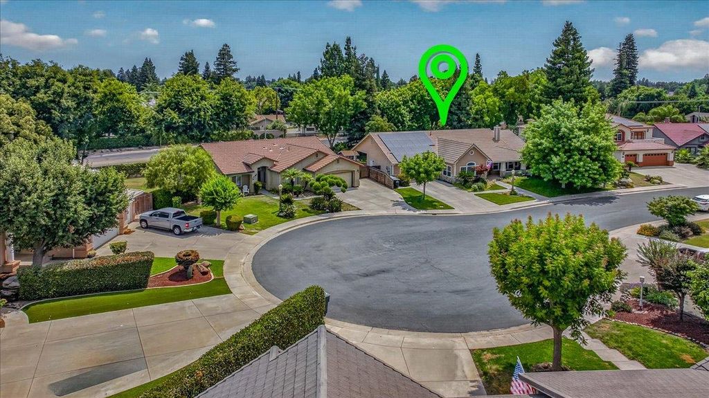 Image 67 of property listing at 1528 S Exeter Court, Visalia, CA 93292