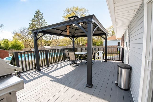 44 Schley St, Chicopee, MA 01020