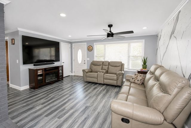 44 Schley St, Chicopee, MA 01020