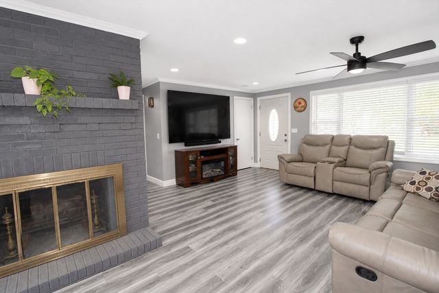 44 Schley St, Chicopee, MA 01020